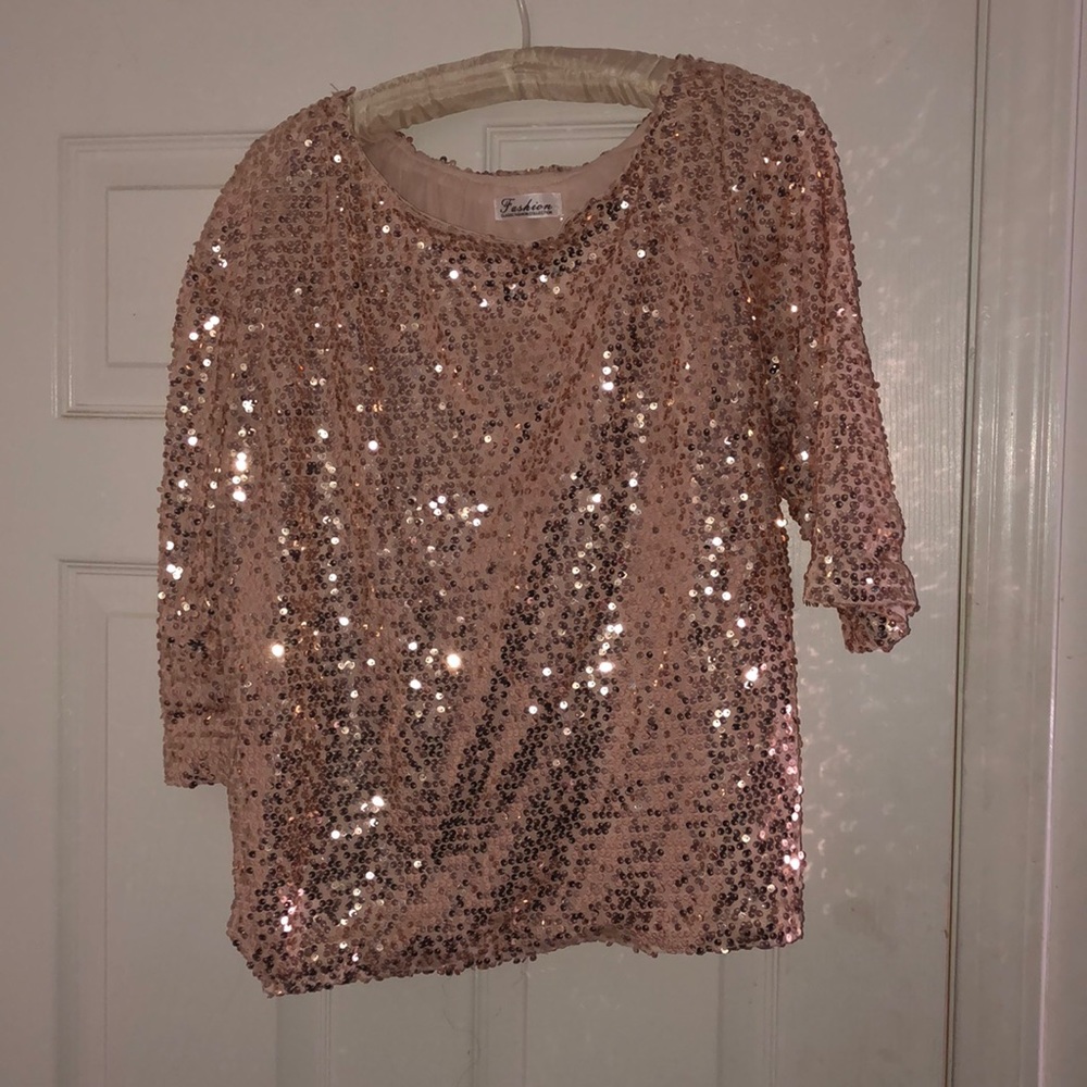A beautiful light pink &rose gold top with sequin✨